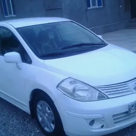 Nissan Versa 2012