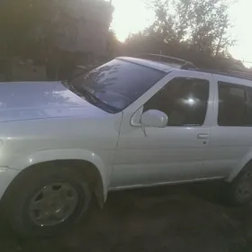 Nissan Pathfinder 1996