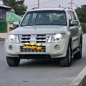 Mitsubishi Pajero 2014