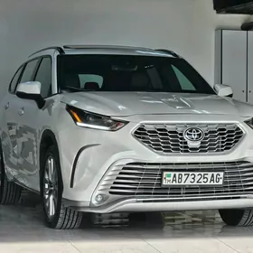 Toyota Highlander 2021