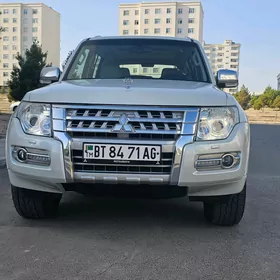 Mitsubishi Pajero 2015