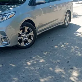 Toyota Sienna 2018