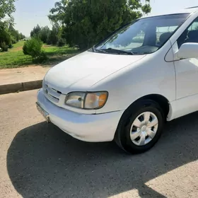 Toyota Sienna 1999