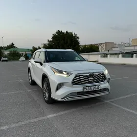 Toyota Highlander 2021