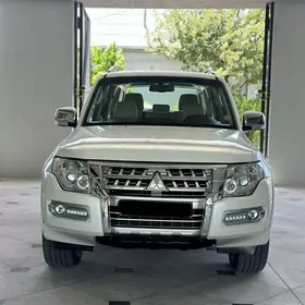 Mitsubishi Pajero 2014