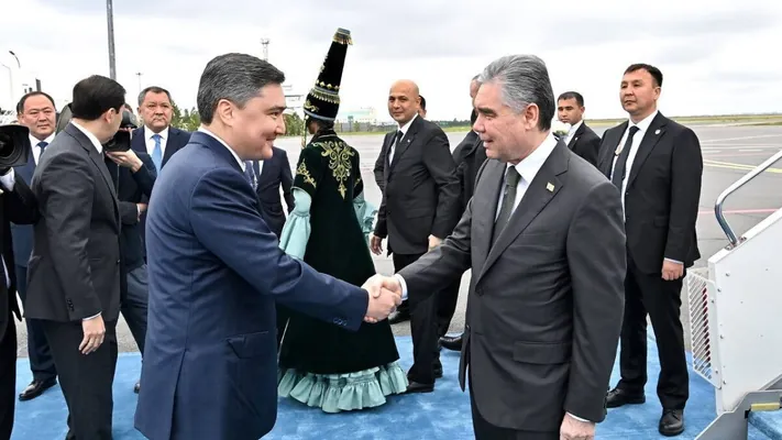 Gurbanguly Berdimuhamedow Astanada Şanhaý Hyzmatdaşlyk Guramasynyň Sammitine gatnaşýar