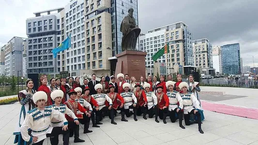 В Астане состоялась церемония открытия памятника Махтумкули Фраги