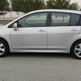 Nissan Versa 2011