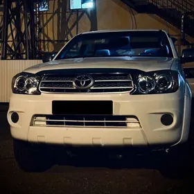 Toyota Fortuner 2010