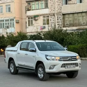 Toyota Hilux 2016