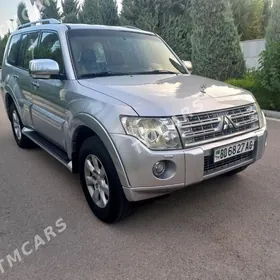 Mitsubishi Pajero 2011