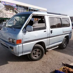 Mitsubishi Delica 1992