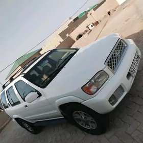 Nissan Titan 2003