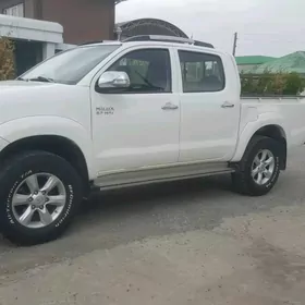 Toyota Hilux 2015