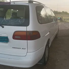 Toyota Sienna 2000