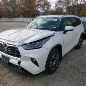 Toyota Highlander 2021