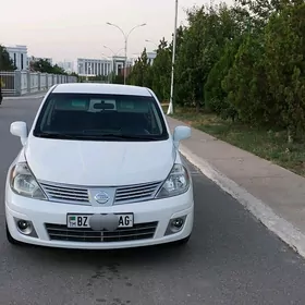 Nissan Versa 2011