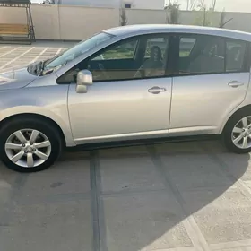 Nissan Versa 2012