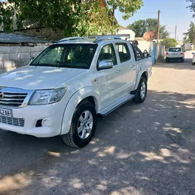 Toyota Hilux 2013