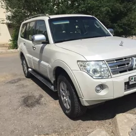 Mitsubishi Pajero 2010