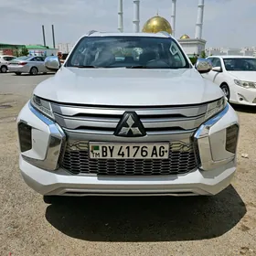 Mitsubishi Pajero 2020