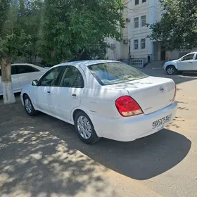 Nissan Sunny 2010