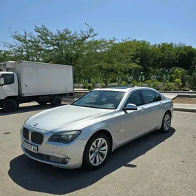 BMW 750 2012