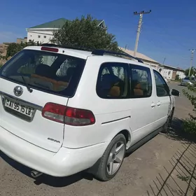 Toyota Sienna 2002