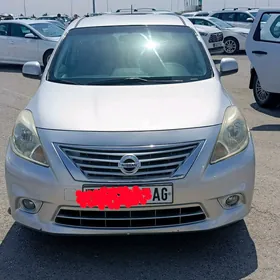 Nissan Versa 2011