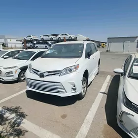 Toyota Sienna 2020