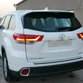 Toyota Highlander 2019