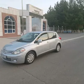 Nissan Versa 2012