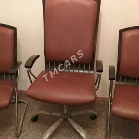офисные кресла