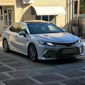 Toyota Camry 2019