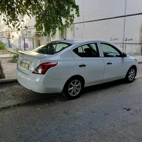 Nissan Versa 2011