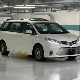 Toyota Sienna 2019