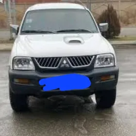 Mitsubishi L200 2004