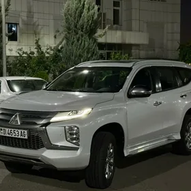 Mitsubishi Pajero 2020