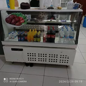 витрина холодилнник