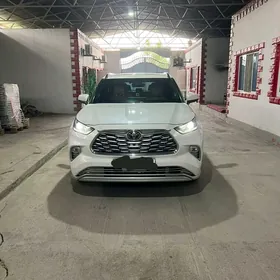 Toyota Highlander 2021