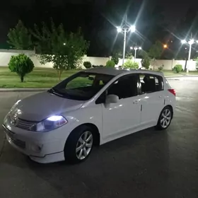 Nissan Versa 2011