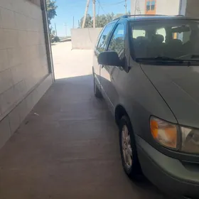 Toyota Sienna 2001