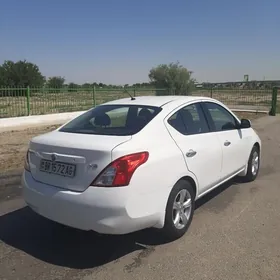 Nissan Versa 2011