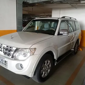 Mitsubishi Pajero 2012