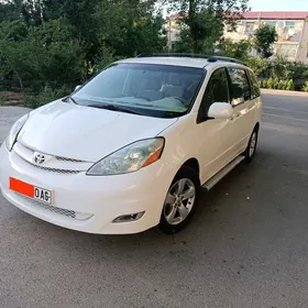 Toyota Sienna 2004