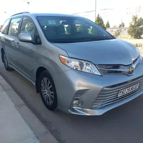 Toyota Sienna 2020