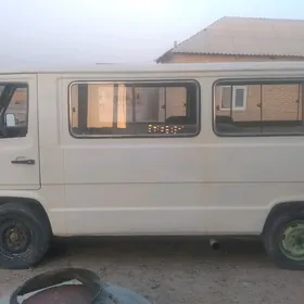 Toyota Hiace 1989