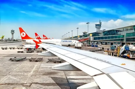 Türkiýe howa menzillerinde ýolagçylar üçin barlagy güýçlendirýär: täze düzgünler we jerimeler