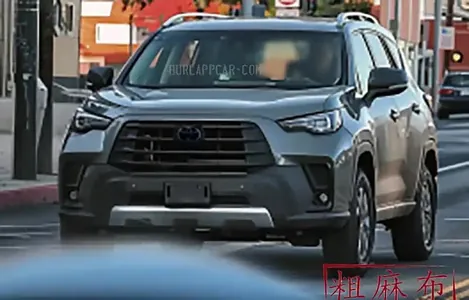 Täze dizaýnly Toyota RAV4-üň ilkinji suraty peýda boldy