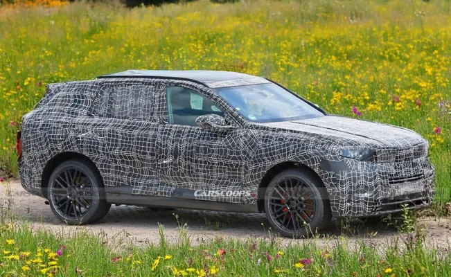 Без больших ноздрей: фотошпионы засняли прототипы BMW X5 2027 вживую